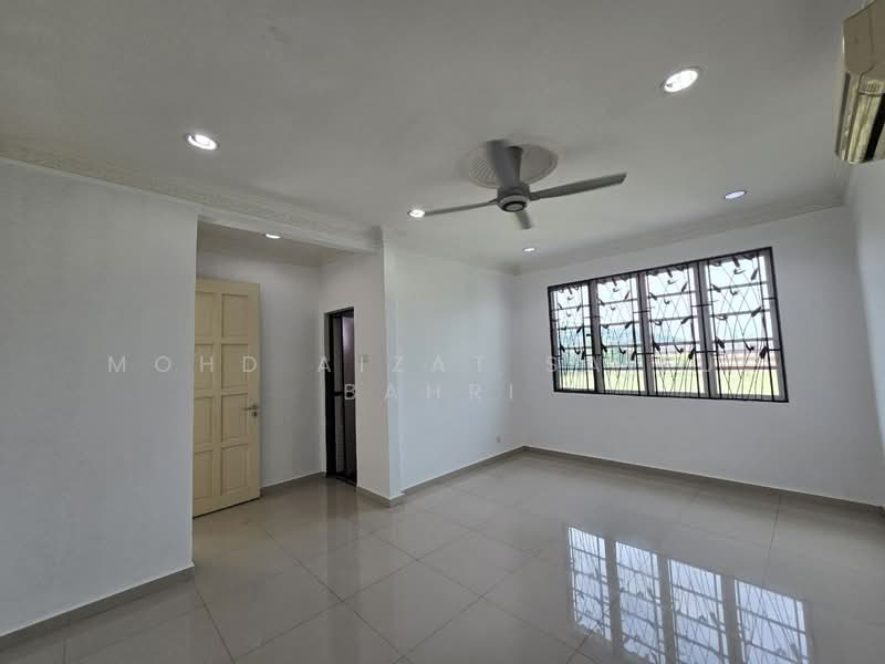 Semi-Detached House for Sale in Seksyen 27 (Shah Alam) - Mohd Aizat Saiful Bahri - Living Room - PropertyGuru.com.my