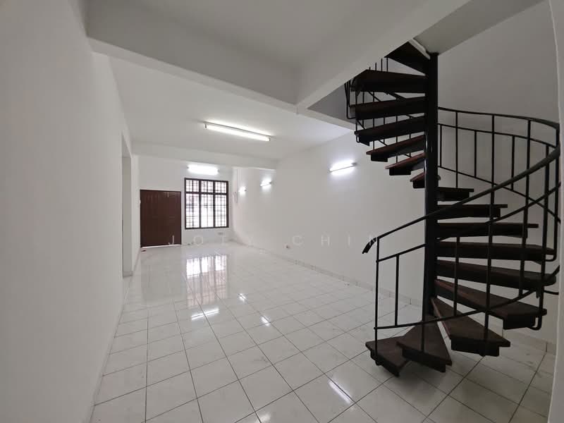 1.5-storey Terraced House for Sale in Taman Molek (Johor Bahru) - Joey Chin - PropertyGuru.com.my