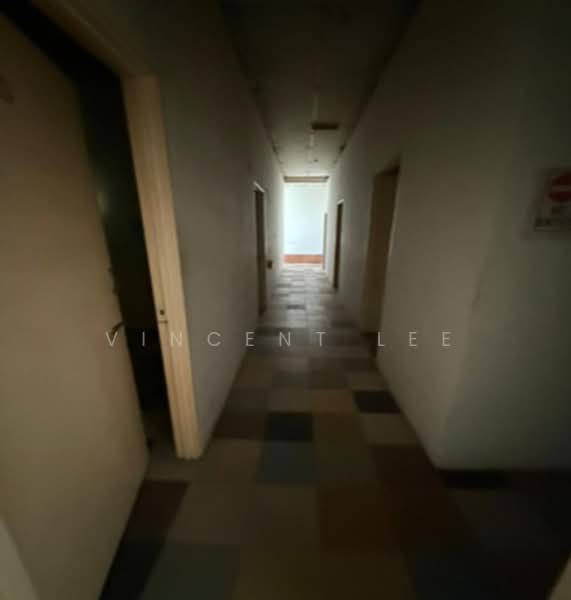 Shop for Rent in Bandar Seri Putra (Bangi) - Vincent Lee - Corridor - PropertyGuru.com.my