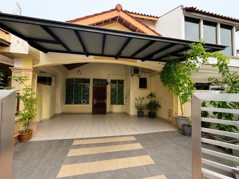 1.5-storey Terraced House for Sale in Taman Molek (Johor Bahru) - Joey Chin - PropertyGuru.com.my