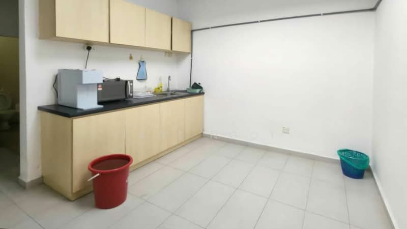 Shop for Rent in Taman Molek (Johor Bahru) - Jane Ngoi - Kitchen - PropertyGuru.com.my