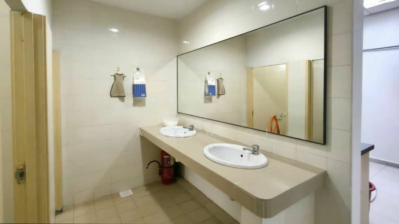 Shop for Rent in Taman Molek (Johor Bahru) - Jane Ngoi - Bathroom - PropertyGuru.com.my