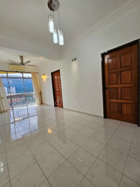 Kondominium untuk Dijual di Marina Tower - Hong . - Living Room - PropertyGuru.com.my