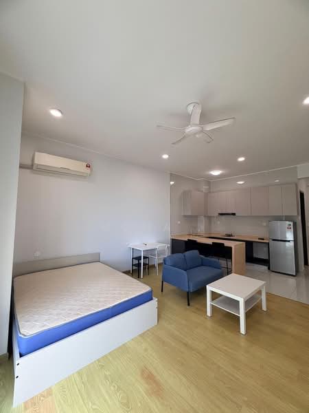 Condominium for Sale at Amberside @ Country Garden Danga Bay - Mona . - Living Room - PropertyGuru.com.my