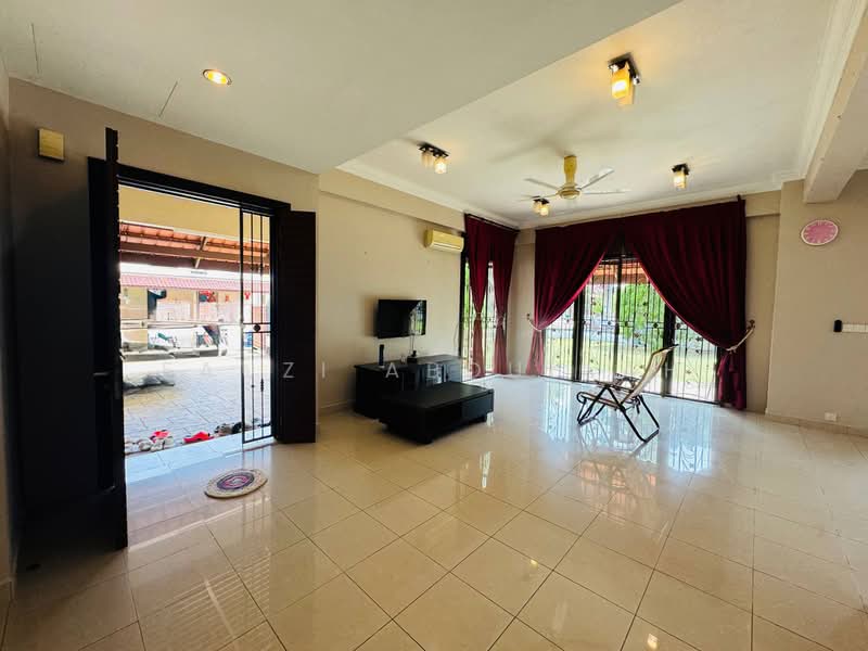 2-storey Terraced House for Sale in Bukit Jelutong (Shah Alam) - Fauzi Abdullah - Living Room - PropertyGuru.com.my