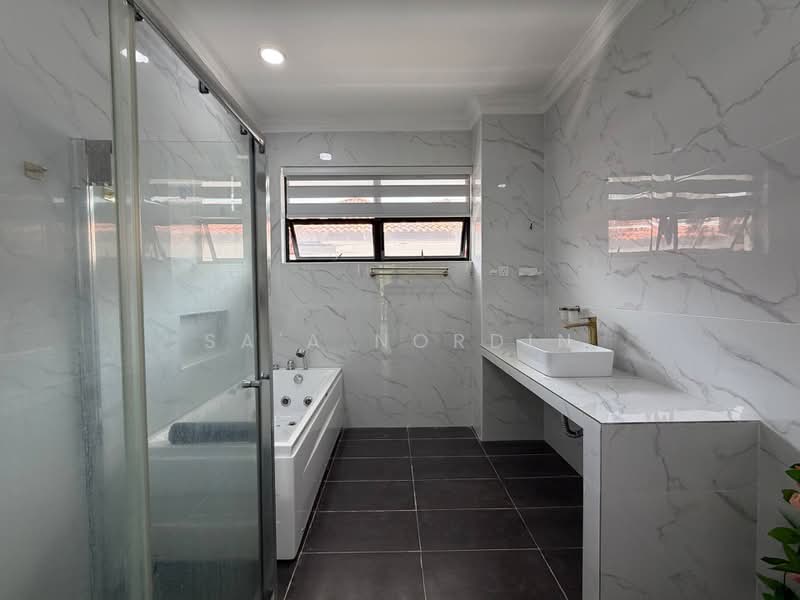 Rumah Banglo untuk Dijual di Laman Ara (Petaling Jaya) - Sa'a Nordin - Bathroom - PropertyGuru.com.my
