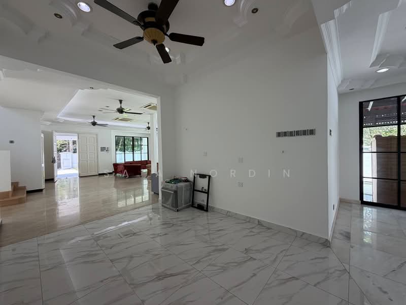 Rumah Banglo untuk Dijual di Laman Ara (Petaling Jaya) - Sa'a Nordin - Living Room - PropertyGuru.com.my