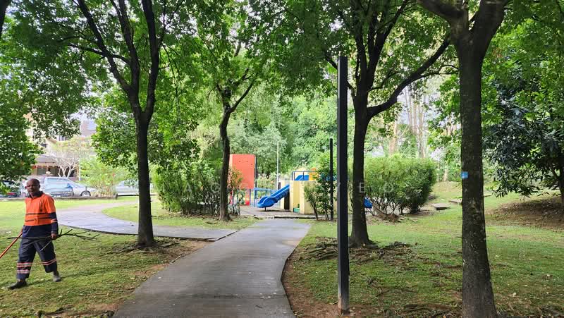 3-storey Terraced House for Sale in Taman Tasik Damai (Sungai Besi) - Maggie Yeo - Greenery walkway - PropertyGuru.com.my