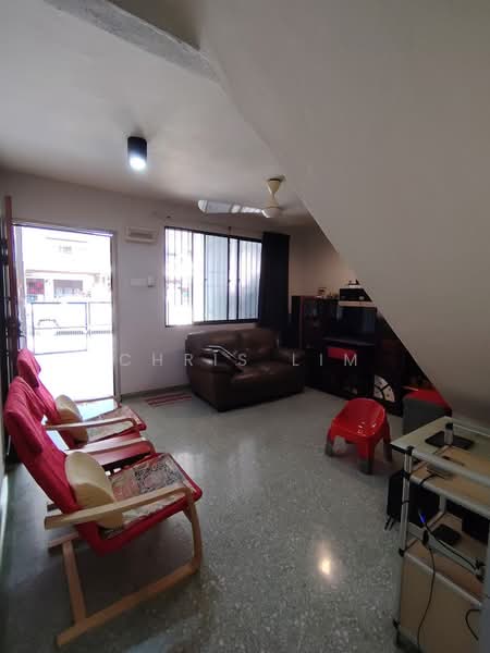 2-storey Terraced House for Sale in Sri Petaling (Kuala Lumpur) - Chris Lim - Living Room - PropertyGuru.com.my