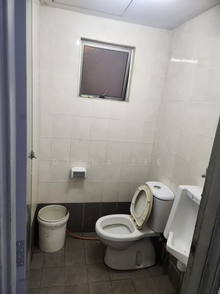 Shop for Sale in Kota Kemuning (Shah Alam) - Diana See - Bathroom - PropertyGuru.com.my