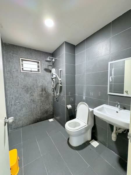Kondominium untuk Disewa di Parkhill Residence - Jacqueline San - Bathroom - PropertyGuru.com.my