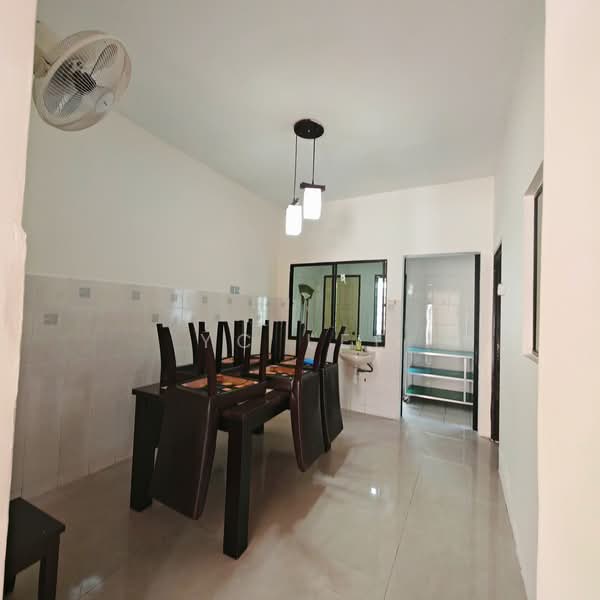 Rumah Teres untuk Dijual di Taman Bukit Subang (Shah Alam) - YC Lee - Dining Room - PropertyGuru.com.my