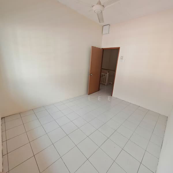 Rumah Teres untuk Dijual di Taman Bukit Subang (Shah Alam) - YC Lee - Interior - PropertyGuru.com.my