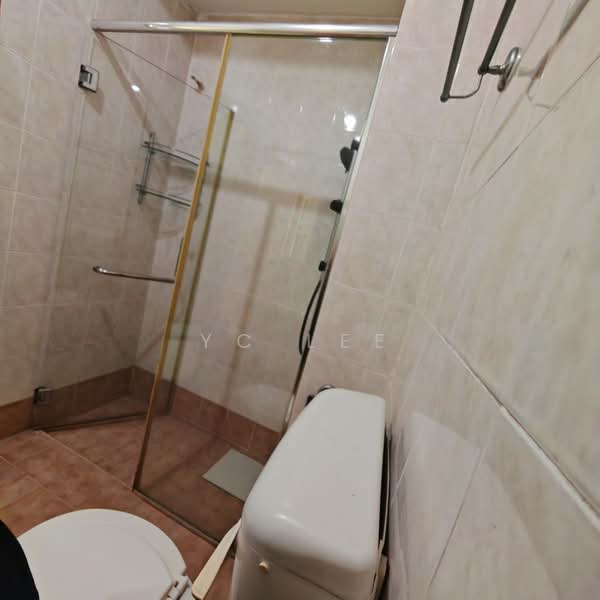 Rumah Teres untuk Dijual di Taman Bukit Subang (Shah Alam) - YC Lee - Bathroom - PropertyGuru.com.my