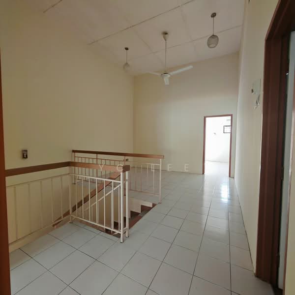 Rumah Teres untuk Dijual di Taman Bukit Subang (Shah Alam) - YC Lee - Interior - PropertyGuru.com.my