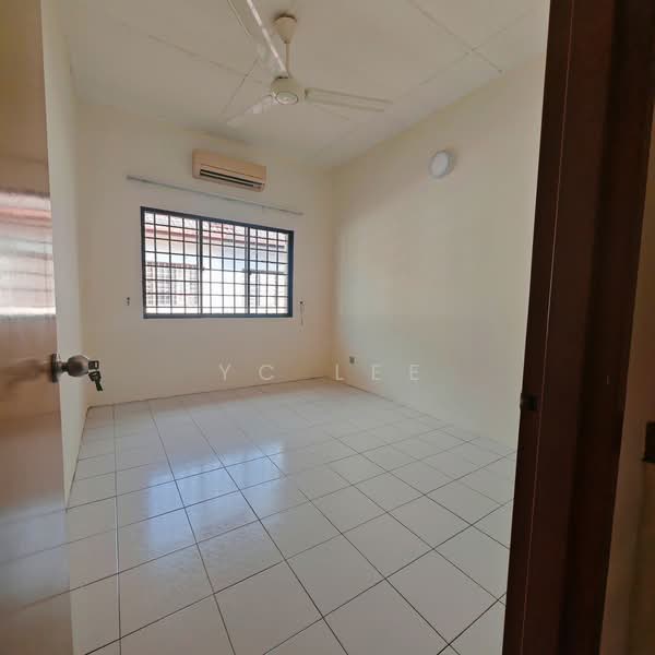 Rumah Teres untuk Dijual di Taman Bukit Subang (Shah Alam) - YC Lee - Interior - PropertyGuru.com.my