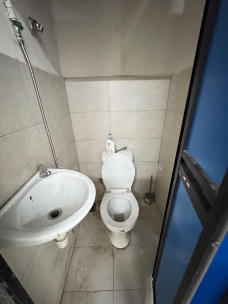 Factory for Rent in Puchong (Selangor) - Hanz Low - Bathroom - PropertyGuru.com.my