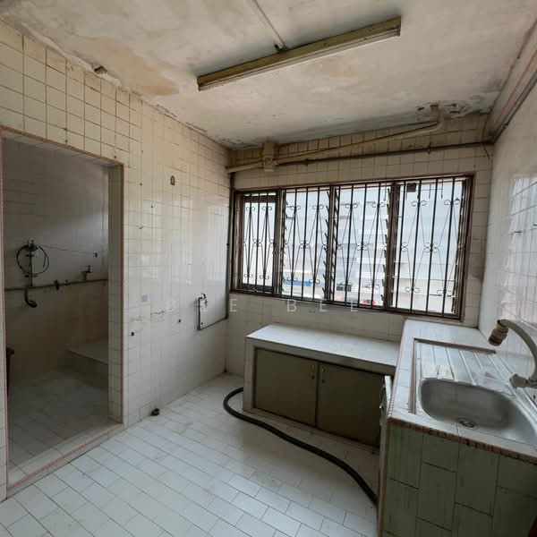 Rumah Flat untuk Dijual di Flat Bandar Selesa Jaya @ Jalan Silat Gayong - Bee Bee - PropertyGuru.com.my