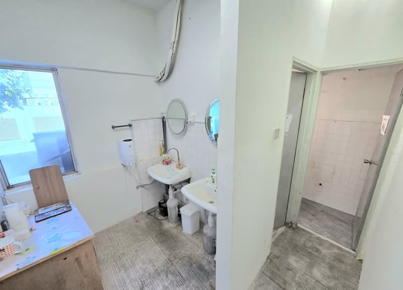 Shop / Office for Sale in Taman Miharja (Cheras) - Wind Mah - Bathroom - PropertyGuru.com.my