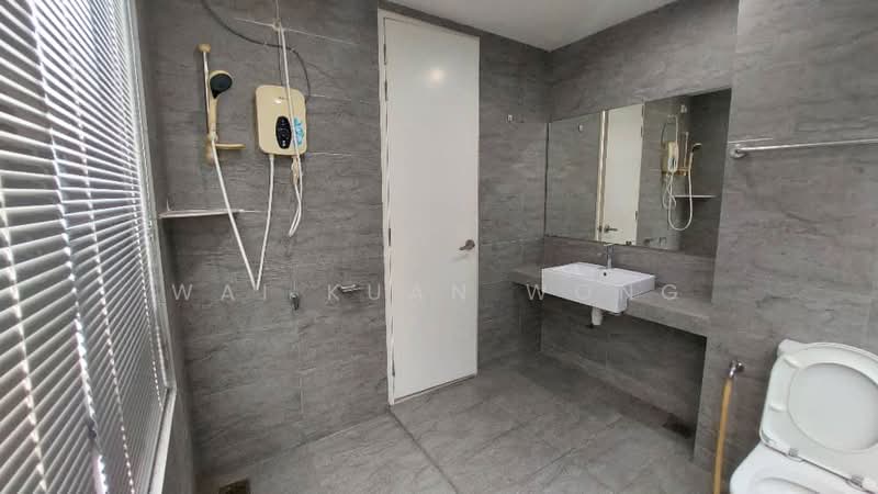 Servis Apartment untuk Dijual di Woodsbury Suites - Wai Kuan Wong - Bathroom - PropertyGuru.com.my