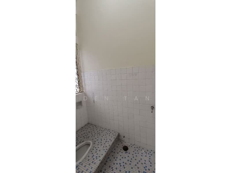 Rumah Teres 1 Tingkat untuk Dijual di Taman Pelangi (Johor Bahru) - Iden Tan - Bathroom - PropertyGuru.com.my
