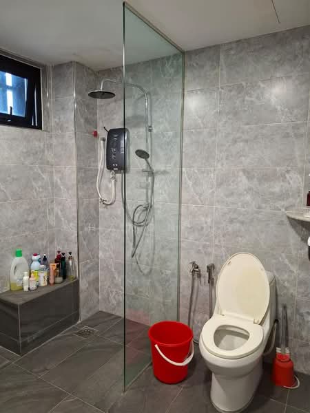 Semi-Detached House for Sale in Taman Pelangi (Johor Bahru) - Sharon Ng - Bathroom - PropertyGuru.com.my