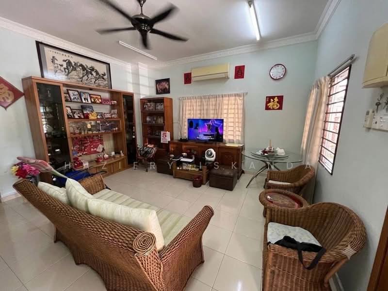 Rumah Teres 3 Tingkat untuk Dijual di Kuala Ampang (Ampang) - Shaziery Iskandar - Living Room - PropertyGuru.com.my