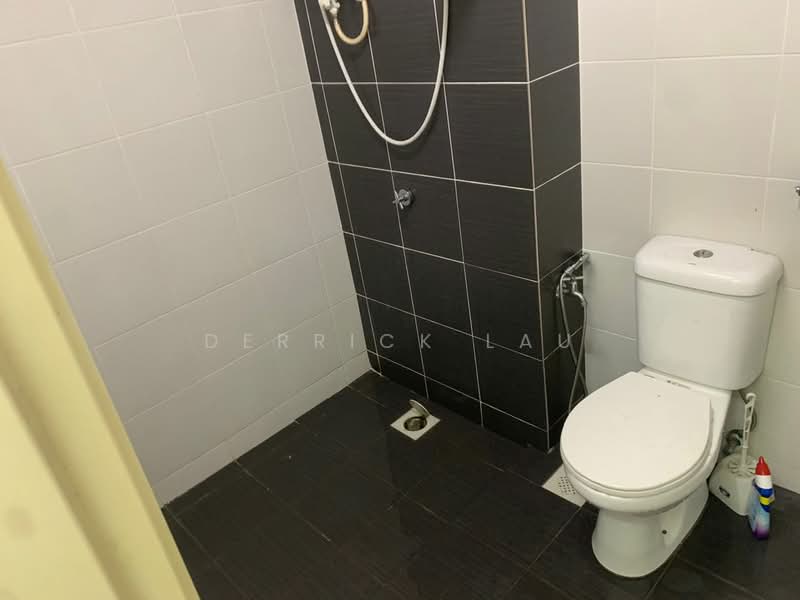 Service Residence for Sale at Maxim Residences - Derrick Lau - Bathroom - PropertyGuru.com.my