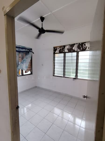 Rumah Flat untuk Disewa di Flat Taman Perling - Calley Chin - Interior - PropertyGuru.com.my