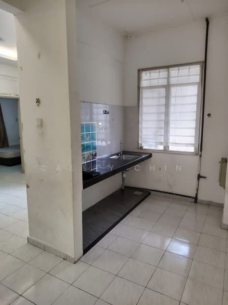 Rumah Flat untuk Disewa di Flat Taman Perling - Calley Chin - Kitchen - PropertyGuru.com.my