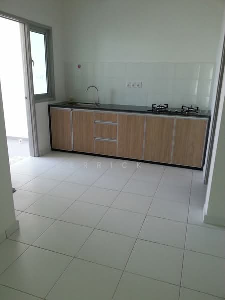 Kondominium untuk Dijual di The Golden Triangle Condominium - Derrick . - Kitchen - PropertyGuru.com.my