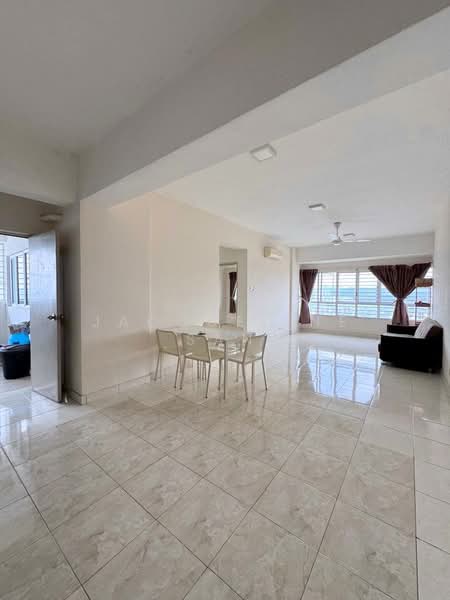 Pangsapuri untuk Disewa di The Residence 1 @ Tiara East - Jacqueline San - Living Room - PropertyGuru.com.my