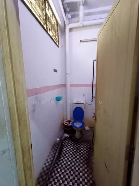 Shop / Office for Rent in George Town (Penang) - Danny Lim - Bathroom - PropertyGuru.com.my