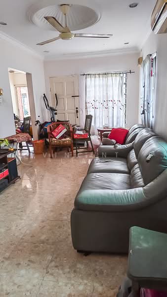 1-storey Terraced House for Sale in Kelana Jaya (Petaling Jaya) - Vincent Liaw - Living Room - PropertyGuru.com.my