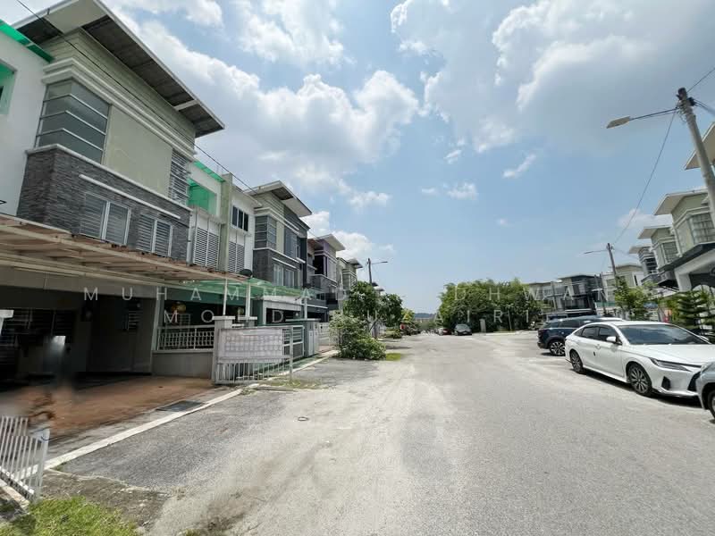 Rumah Berkembar untuk Dijual di Sungai Buloh (Selangor) - Muhammad Ridhwan Mohd Huzairi - Exterior - PropertyGuru.com.my