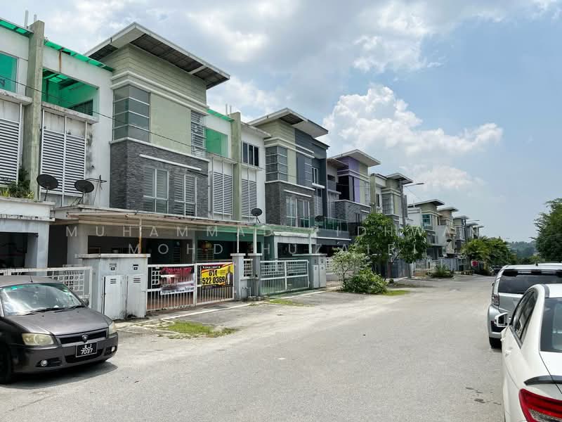 Rumah Berkembar untuk Dijual di Sungai Buloh (Selangor) - Muhammad Ridhwan Mohd Huzairi - Exterior - PropertyGuru.com.my