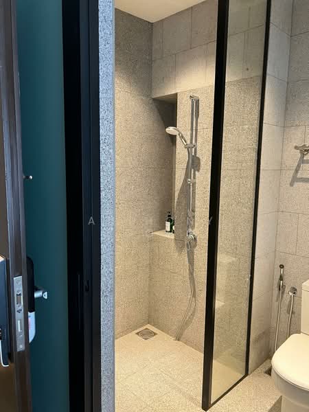 Servis Apartment untuk Disewa di Scarletz Suites @ KL City Centre - Anthony Foong - Bathroom - PropertyGuru.com.my