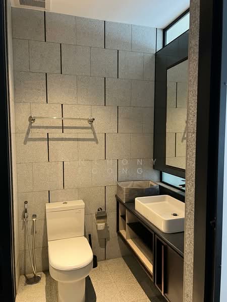 Servis Apartment untuk Disewa di Scarletz Suites @ KL City Centre - Anthony Foong - Bathroom - PropertyGuru.com.my