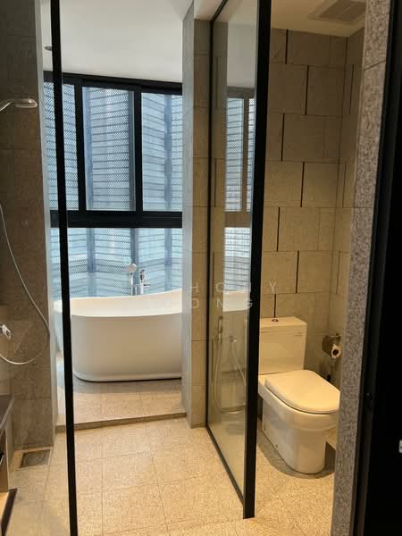 Servis Apartment untuk Disewa di Scarletz Suites @ KL City Centre - Anthony Foong - Bathroom - PropertyGuru.com.my