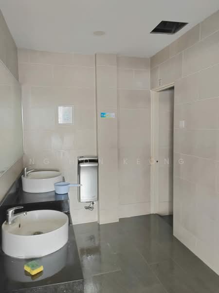 Shop / Office for Rent in Petaling Jaya (Selangor) - Ng Hon Keong - Bathroom - PropertyGuru.com.my