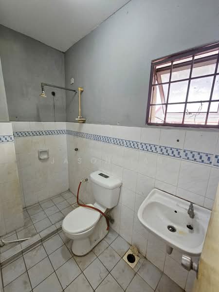 Rumah Teres 2 Tingkat untuk Dijual di Taman Putra Permai (Seri Kembangan) - Jason Tan - Bathroom - PropertyGuru.com.my