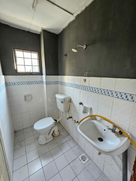 Rumah Teres 2 Tingkat untuk Dijual di Taman Putra Permai (Seri Kembangan) - Jason Tan - Bathroom - PropertyGuru.com.my
