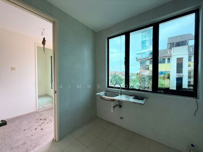Townhouse for Sale in Bandar Tun Hussein Onn (Cheras) - Aimns Goy - Kitchen - PropertyGuru.com.my