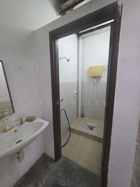 Shop for Rent in Taman Pelangi Indah (Ulu Tiram) - Calvin Lee - Bathroom - PropertyGuru.com.my