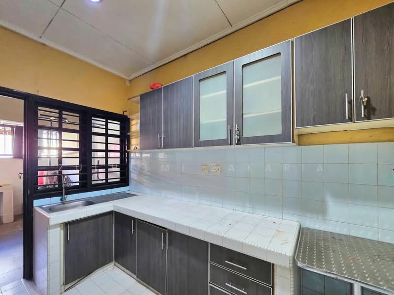 1.5-storey Terraced House for Sale in Usj 2 (Subang Jaya) - Zulhilmi Zakaria - Kitchen - PropertyGuru.com.my