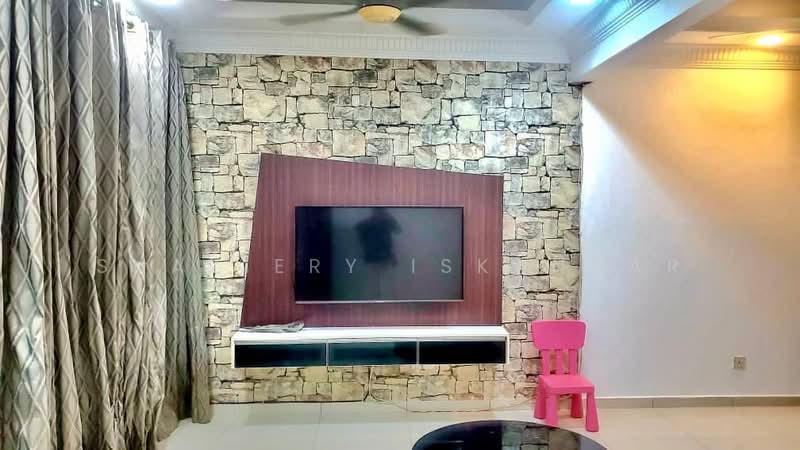 Rumah Teres 2 Tingkat untuk Dijual di Lestari Putra (Seri Kembangan) - Shaziery Iskandar - Living Room - PropertyGuru.com.my