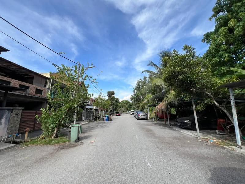 Rumah Teres 2-Tingkat untuk Dijual di Lestari Putra (Seri Kembangan) - Shaziery Iskandar - Exterior - PropertyGuru.com.my