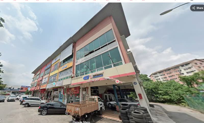 Shop for Rent in Taman Bukit Serdang (Seri Kembangan) - FM Hong - Exterior - PropertyGuru.com.my
