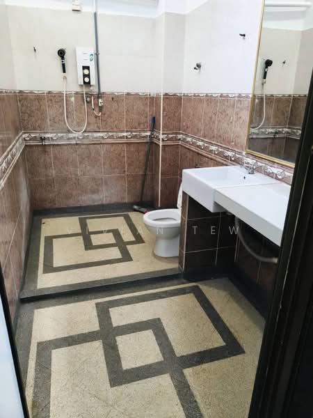 Rumah Teres untuk Dijual di Taman Selayang Utama (Selayang) - Vivian Tew - Bathroom - PropertyGuru.com.my
