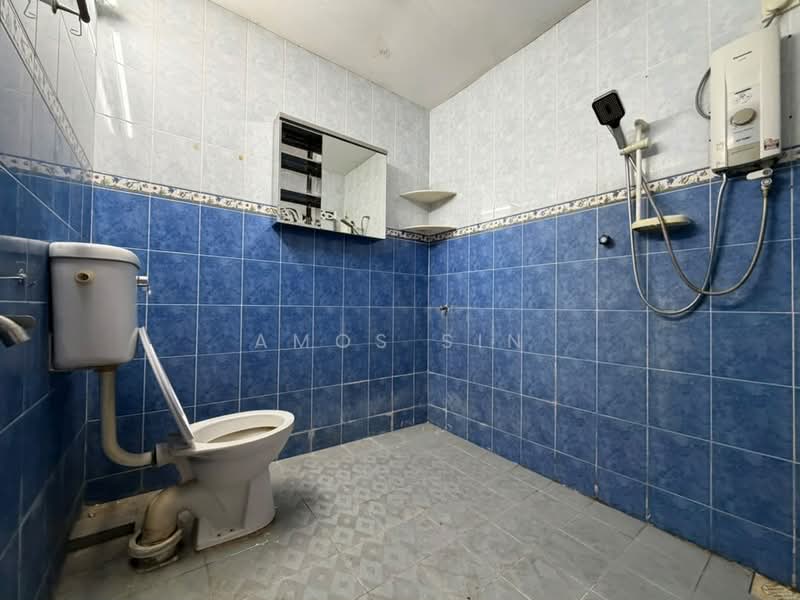 1-storey Terraced House for Sale in Jelutong (Penang) - Amos Sin - Bathroom - PropertyGuru.com.my